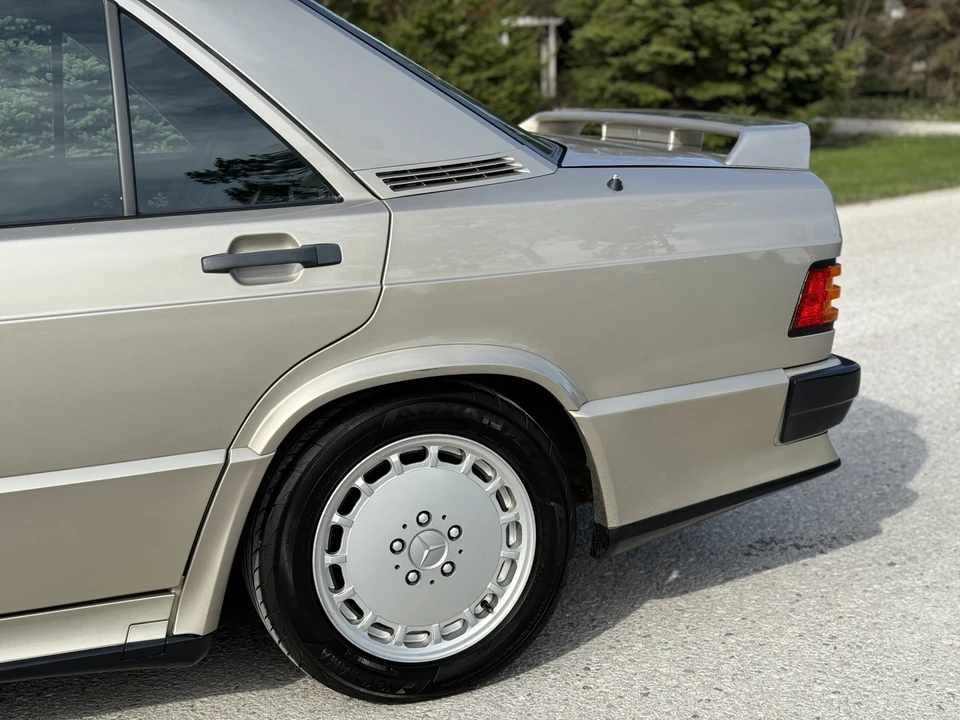 1987 Mercedes-Benz 190E 2.3-16 & 2.5-16 - Image 15 of 31