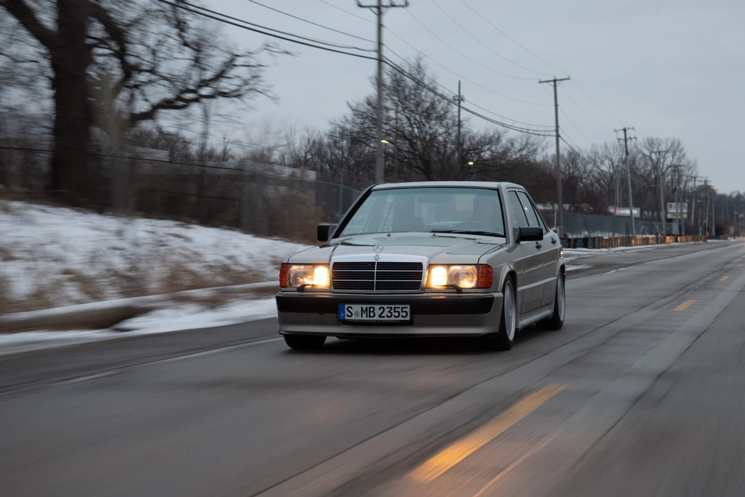 1987 Mercedes-Benz 190E 2.3-16 & 2.5-16 - Image 3 of 31