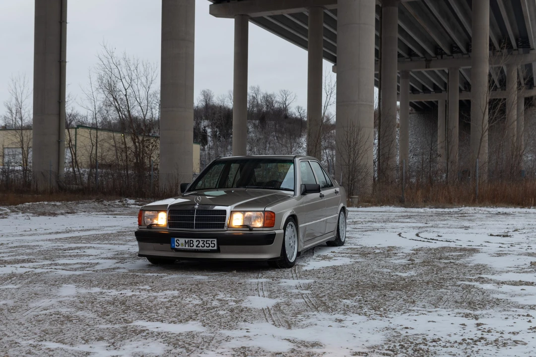 1987 Mercedes-Benz 190E 2.3-16 & 2.5-16 - Image 2 of 31