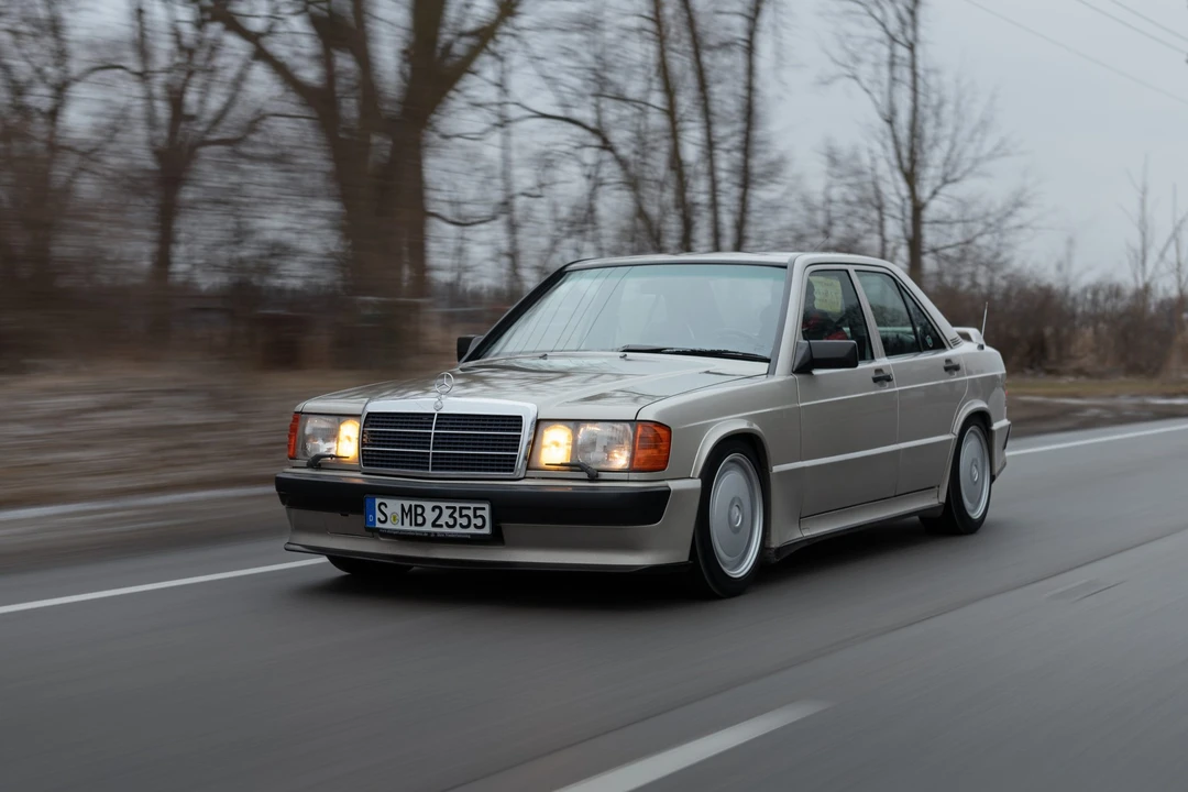 1987 Mercedes-Benz 190E 2.3-16 & 2.5-16 - Image 4 of 31