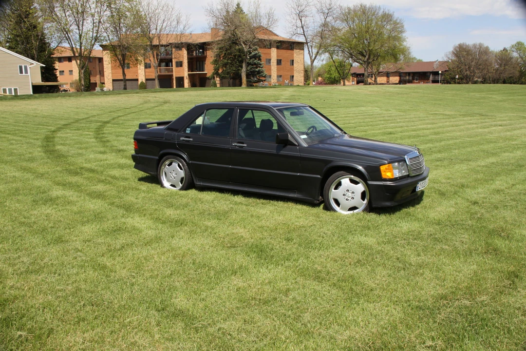 1987 Mercedes-Benz 190E 2.3-16 & 2.5-16 - Image 9 of 31