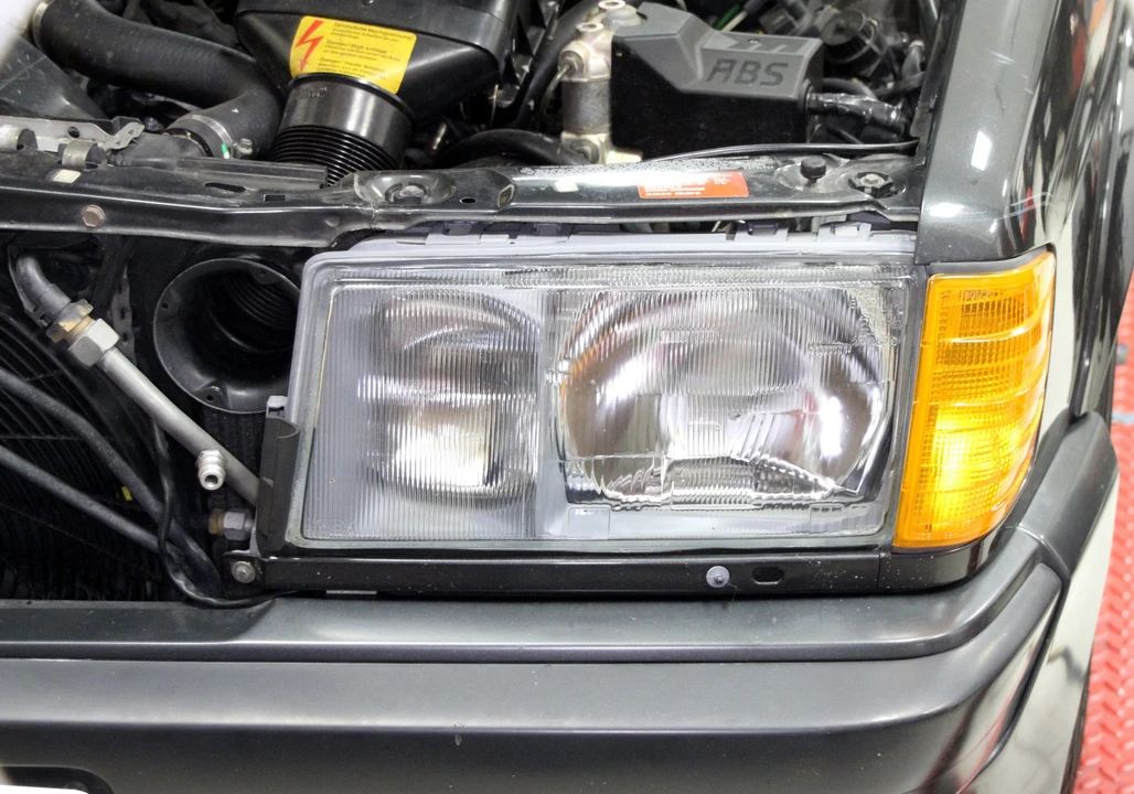 1987 Mercedes-Benz 190E 2.3-16 & 2.5-16 - Image 17 of 31