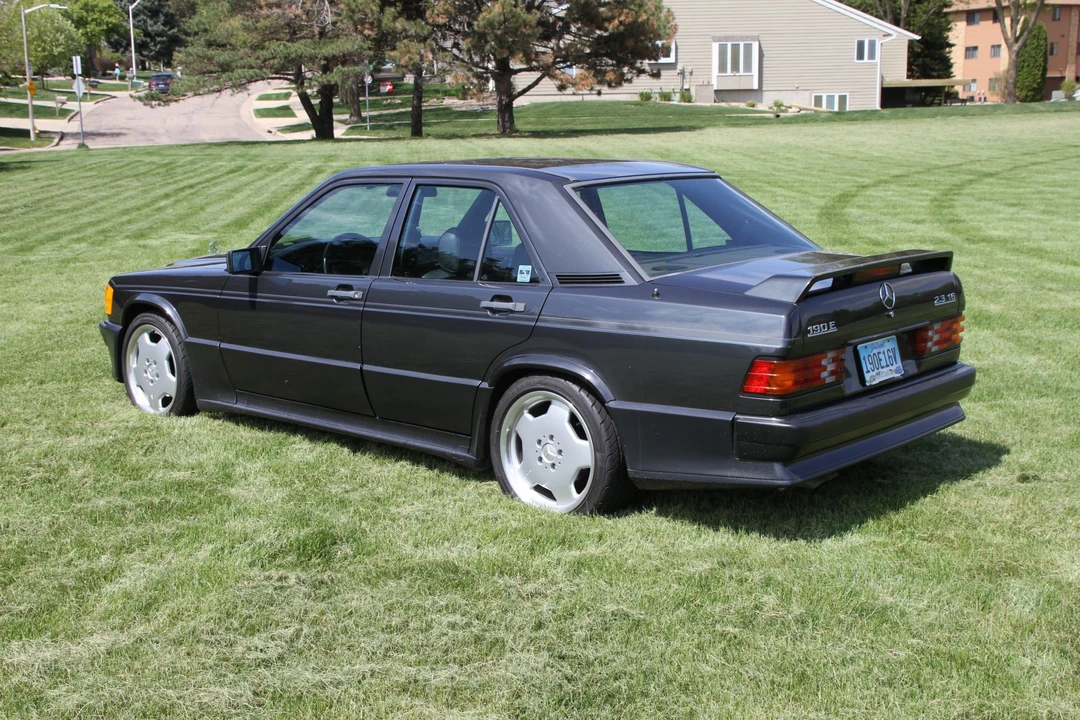 1987 Mercedes-Benz 190E 2.3-16 & 2.5-16 - Image 5 of 31