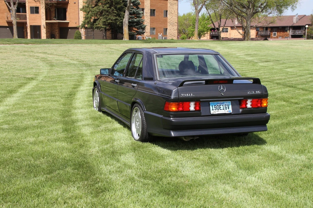 1987 Mercedes-Benz 190E 2.3-16 & 2.5-16 - Image 6 of 31