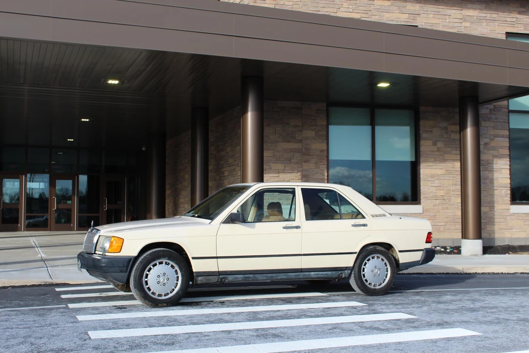 1987 Mercedes-Benz 190E - Image 8 of 31