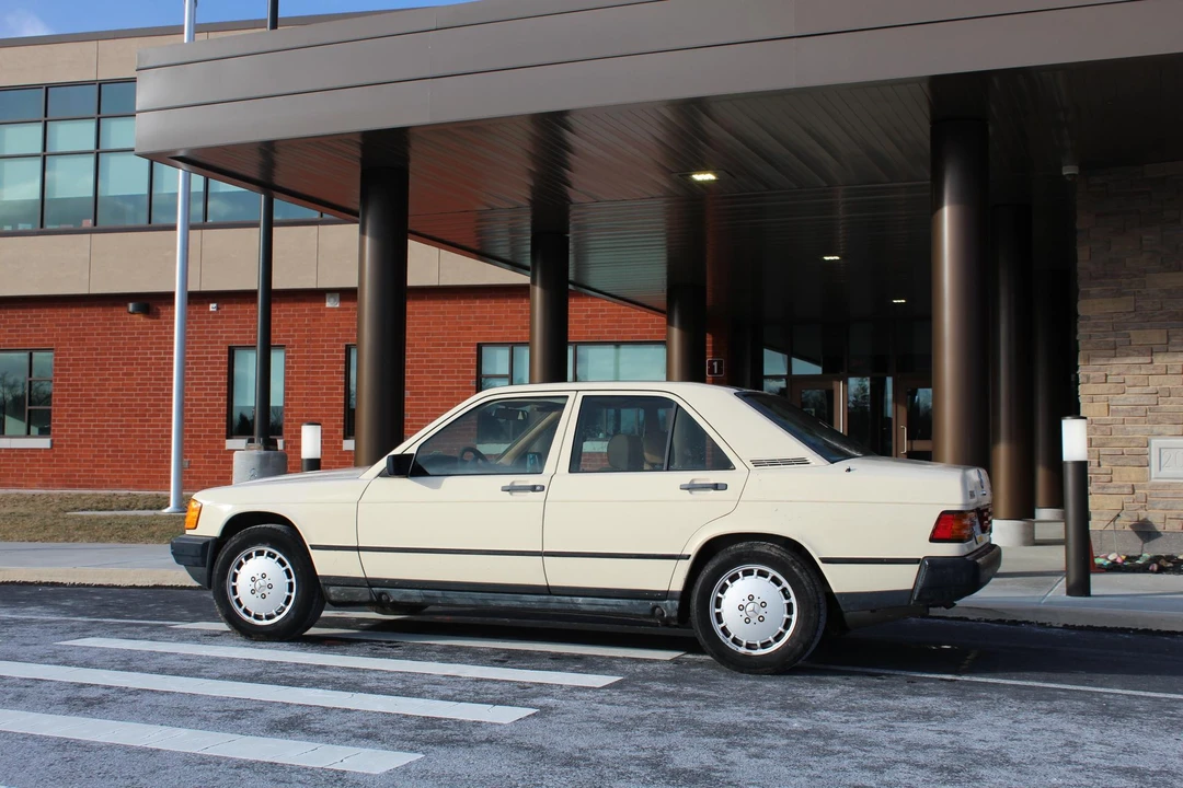 1987 Mercedes-Benz 190E - Image 9 of 31