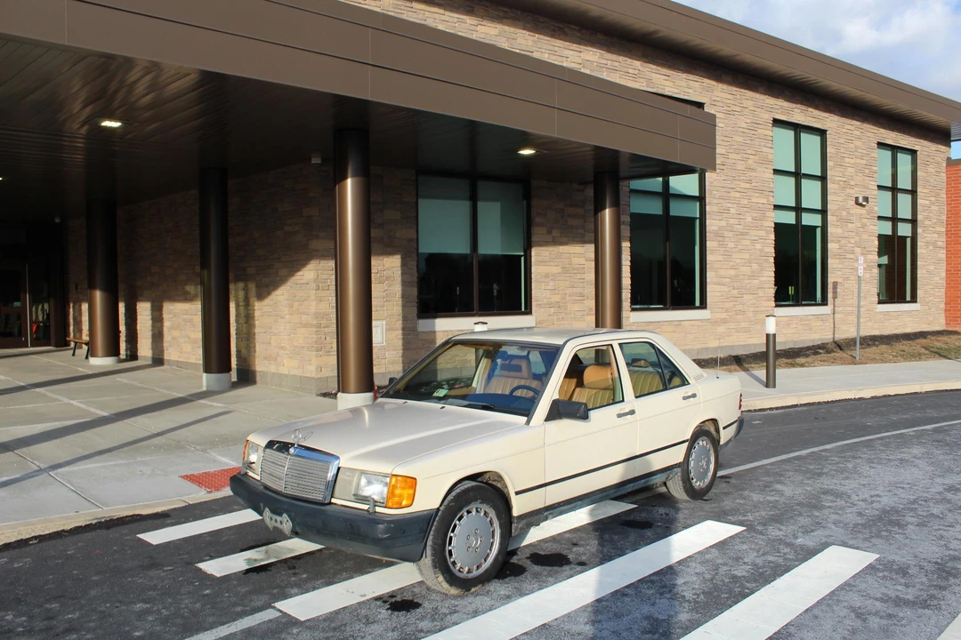 1987 Mercedes-Benz 190E - Image 25 of 31