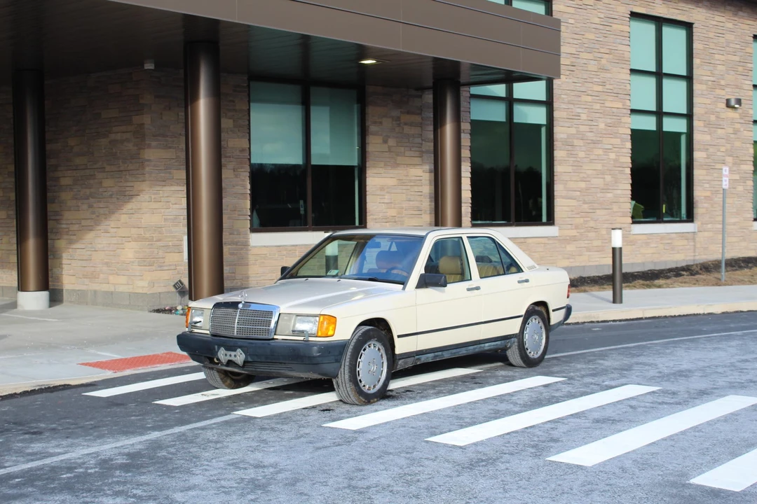 1987 Mercedes-Benz 190E - Image 4 of 31