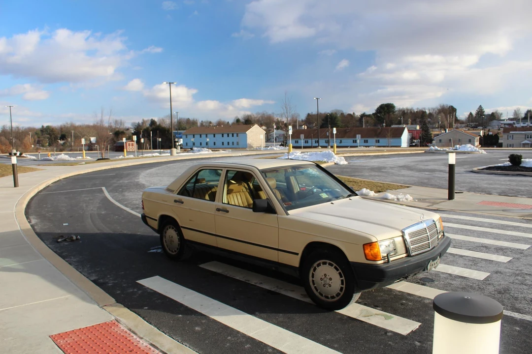 1987 Mercedes-Benz 190E - Image 18 of 31