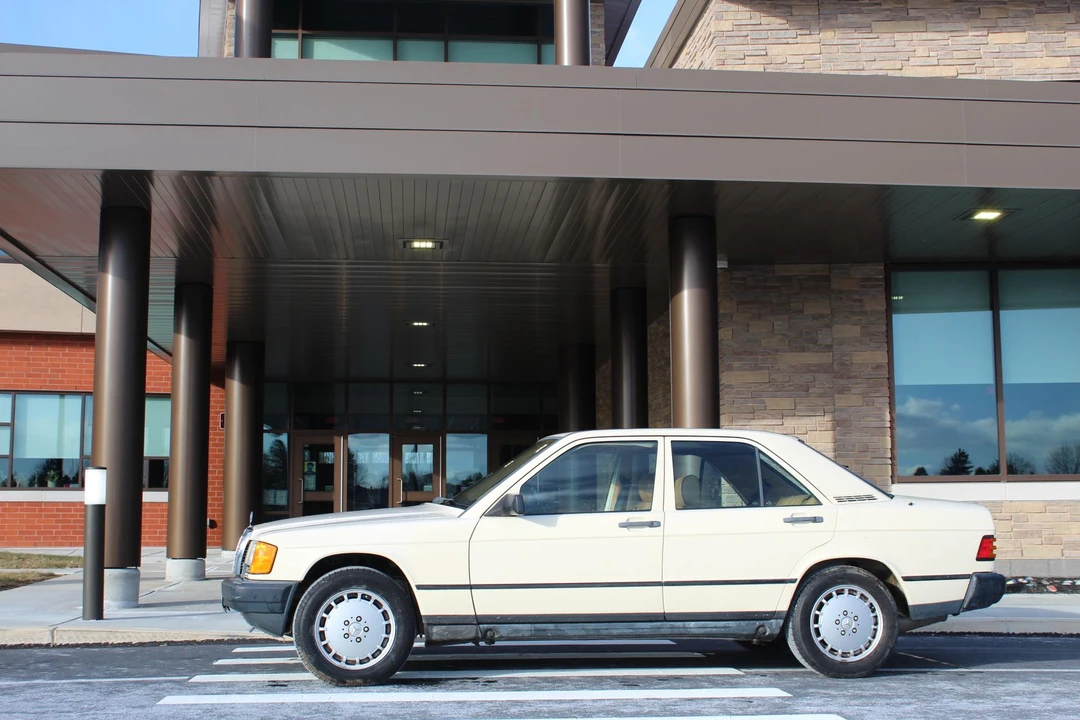 1987 Mercedes-Benz 190E - Image 7 of 31