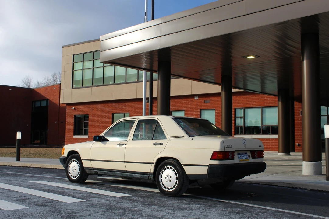 1987 Mercedes-Benz 190E - Image 10 of 31