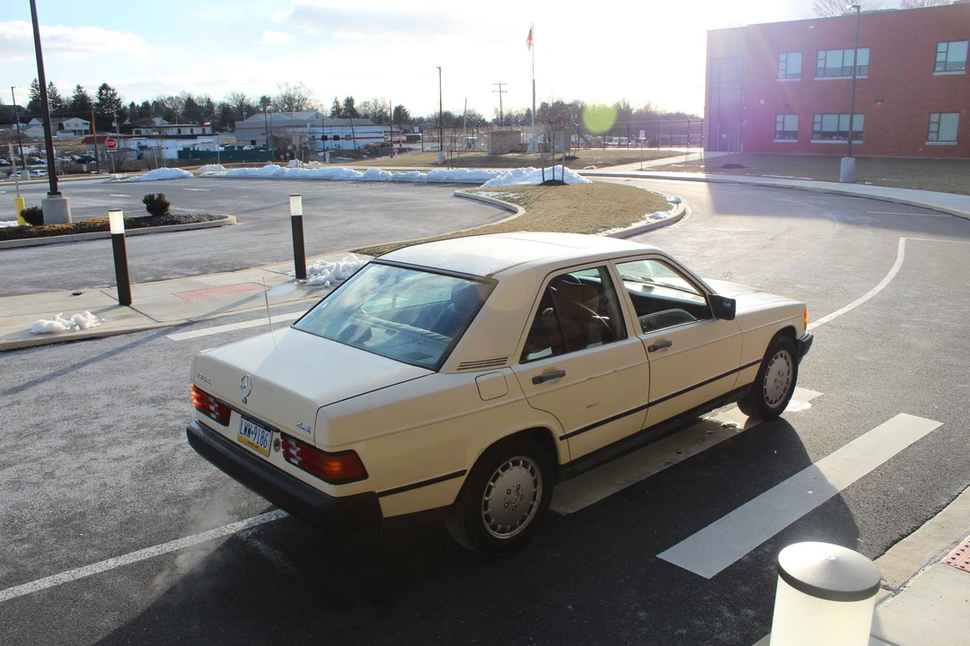 1987 Mercedes-Benz 190E - Image 15 of 31