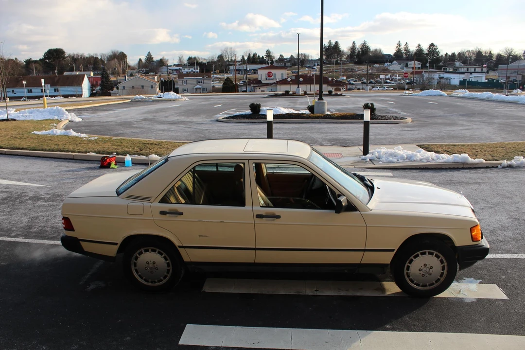 1987 Mercedes-Benz 190E - Image 16 of 31