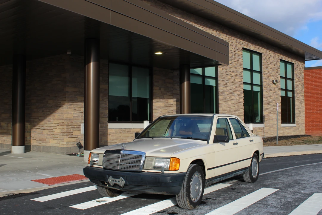1987 Mercedes-Benz 190E - Image 2 of 31