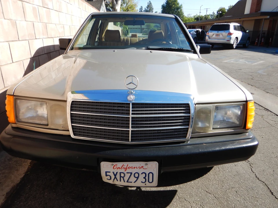 1987 Mercedes-Benz 190E - Image 4 of 31