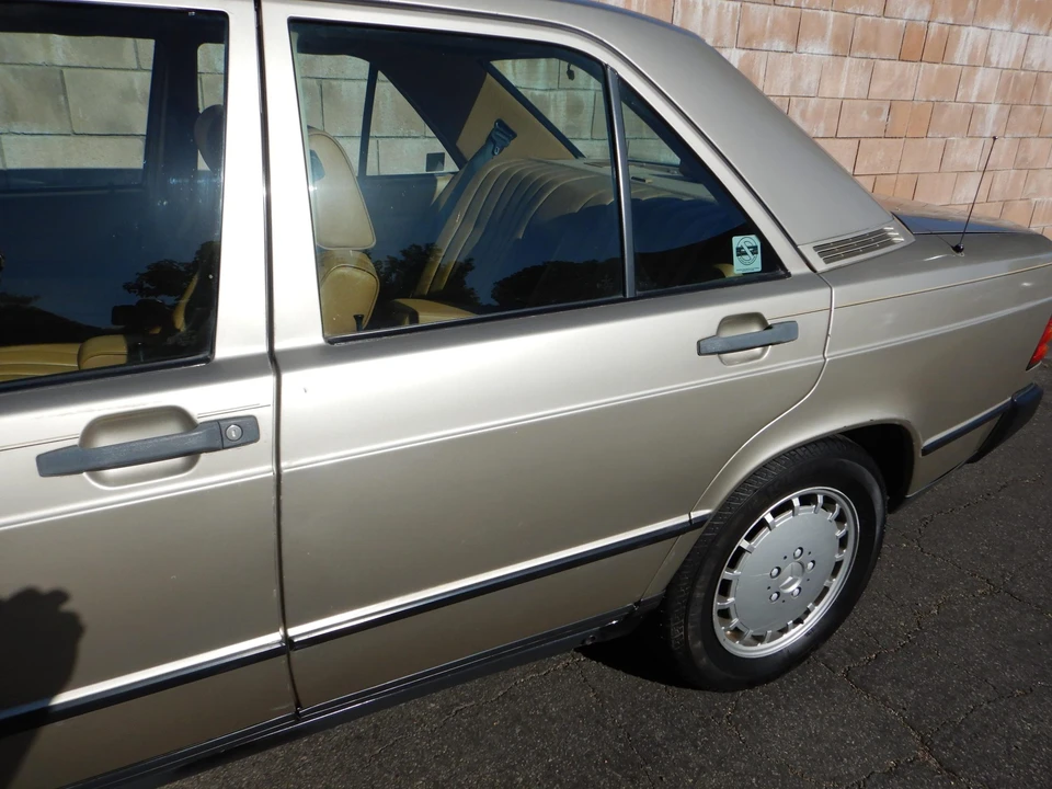 1987 Mercedes-Benz 190E - Image 16 of 31