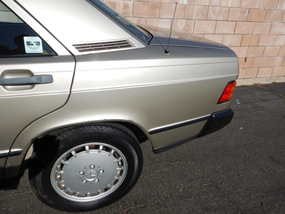 1987 Mercedes-Benz 190E - Image 17 of 31