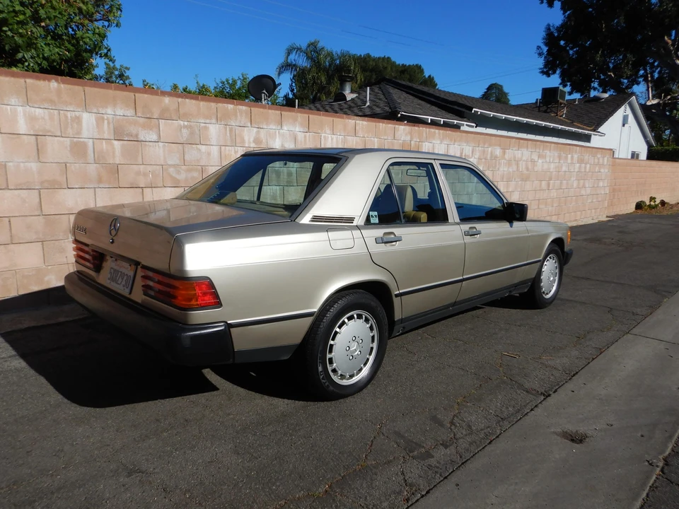 1987 Mercedes-Benz 190E - Image 11 of 31