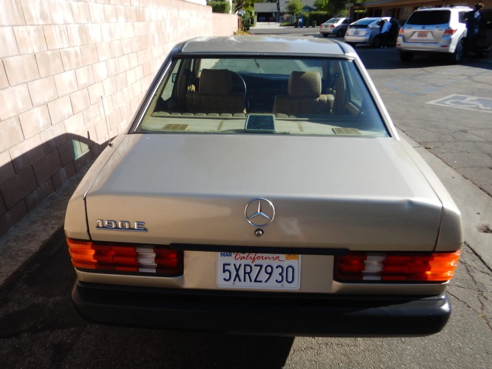 1987 Mercedes-Benz 190E - Image 9 of 31
