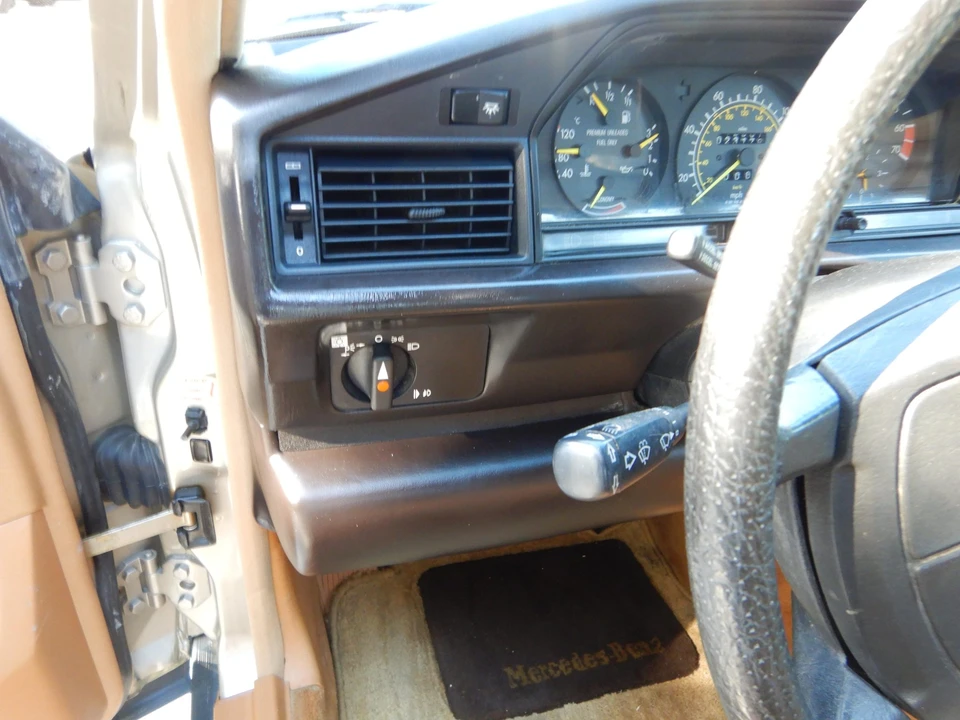 1987 Mercedes-Benz 190E - Image 28 of 31