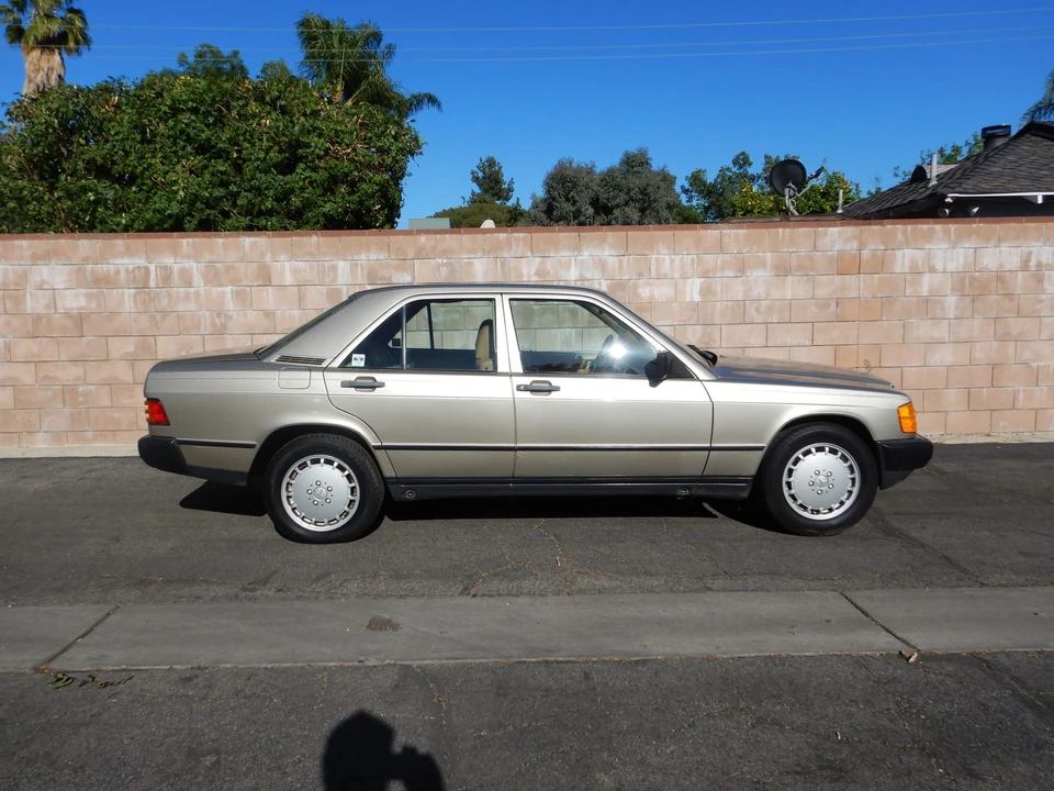 1987 Mercedes-Benz 190E - Image 12 of 31