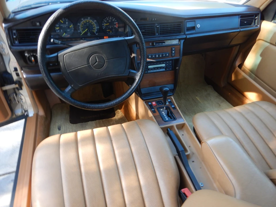 1987 Mercedes-Benz 190E - Image 27 of 31