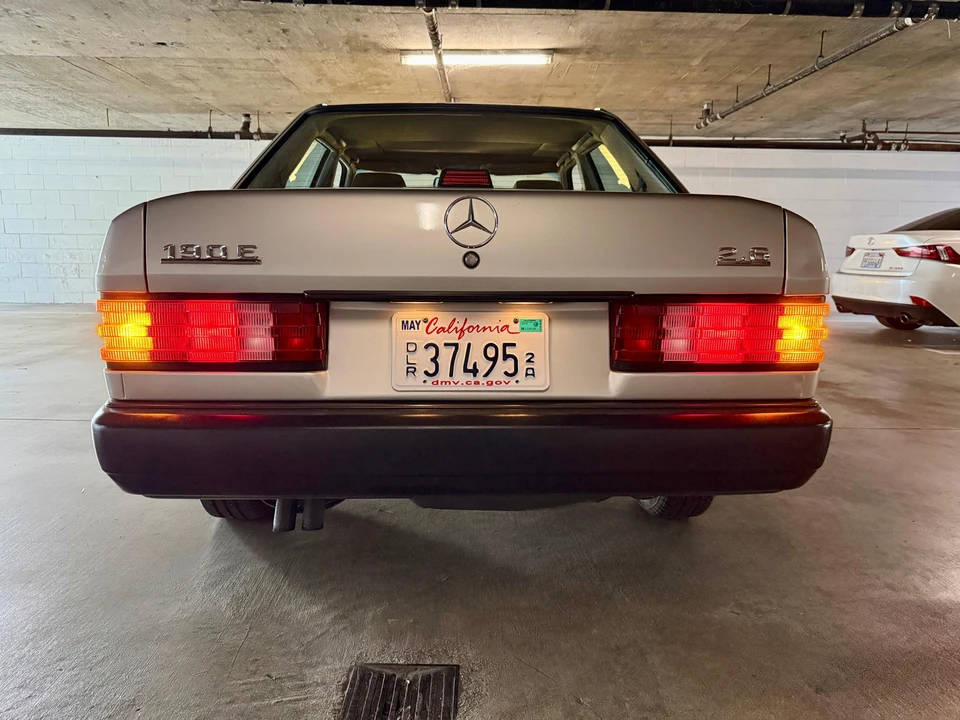 1987 Mercedes-Benz 190E - Image 25 of 31
