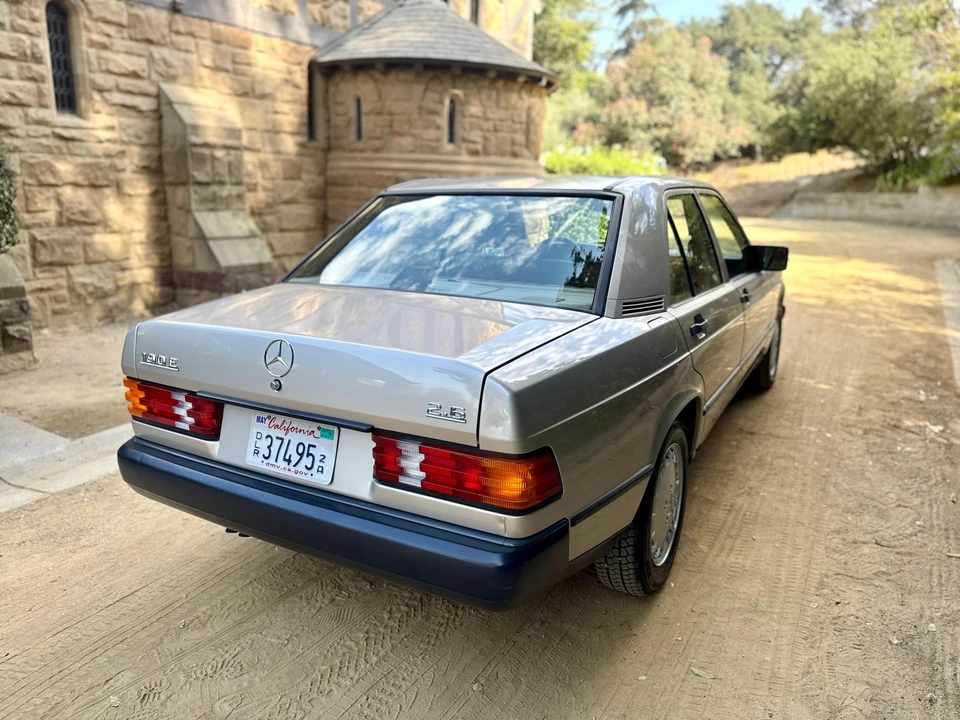 1987 Mercedes-Benz 190E - Image 17 of 31