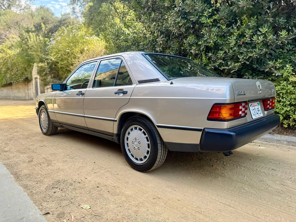 1987 Mercedes-Benz 190E - Image 13 of 31