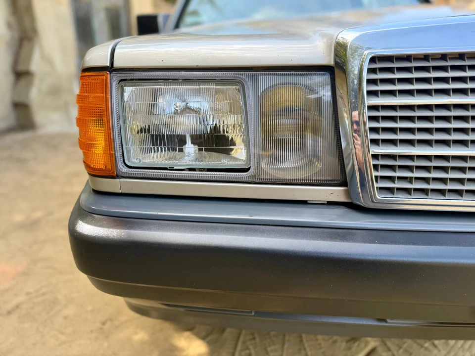 1987 Mercedes-Benz 190E - Image 28 of 31
