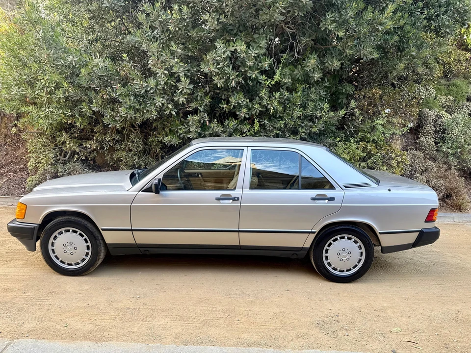 1987 Mercedes-Benz 190E - Image 12 of 31