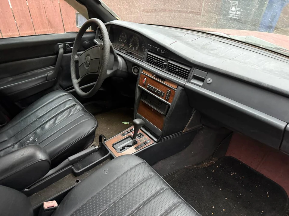 1987 Mercedes-Benz 190E - Image 10 of 24