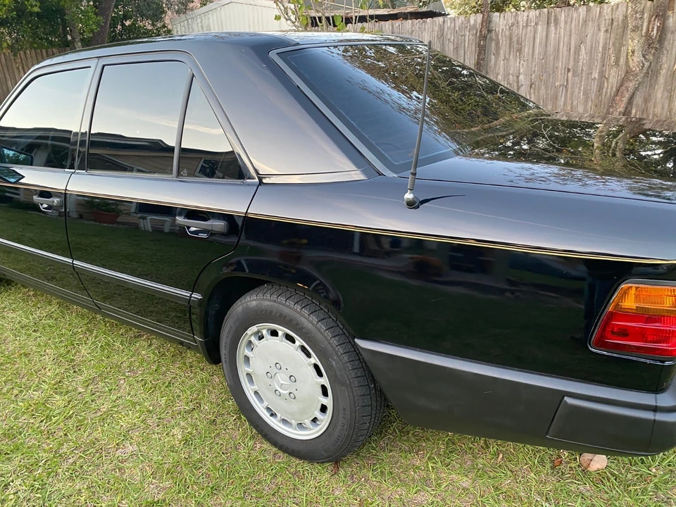 1987 Mercedes-Benz W124 E-Class - Image 2 of 20