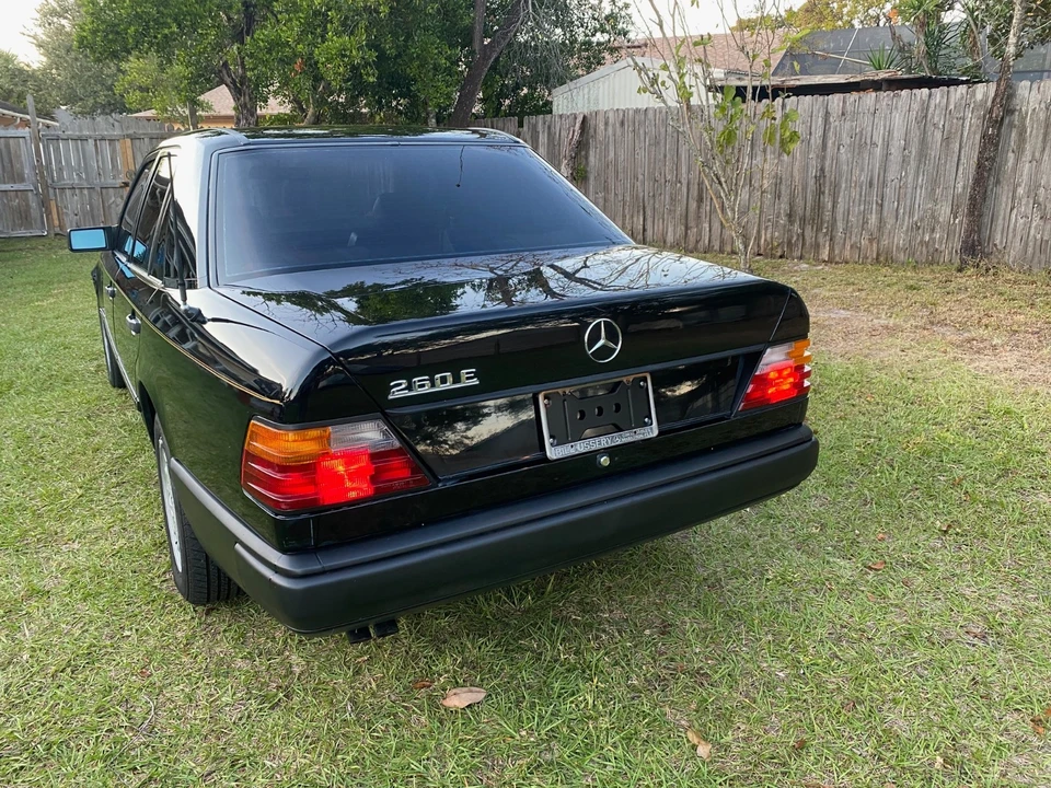 1987 Mercedes-Benz W124 E-Class - Image 3 of 20
