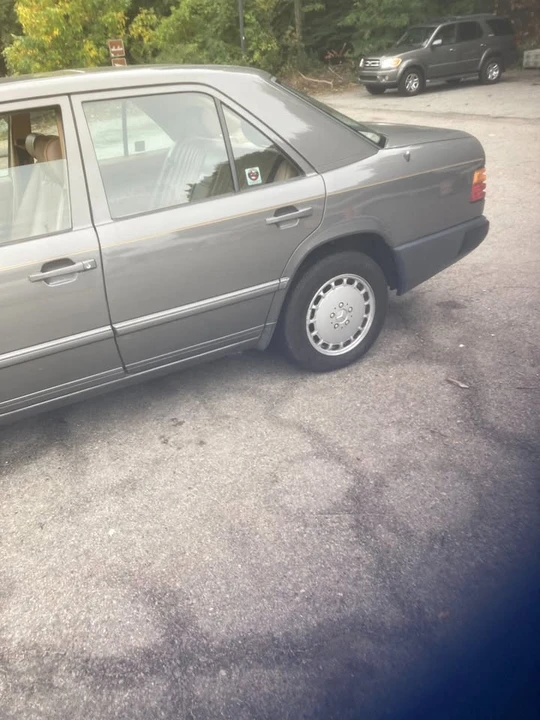 1987 Mercedes-Benz W124 E-Class - Image 3 of 8