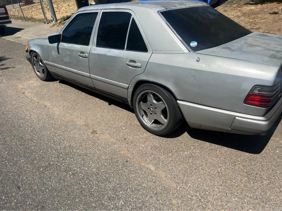 1987 Mercedes-Benz 190E - Image 17 of 19