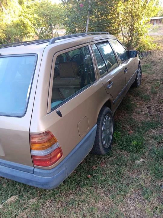1987 Mercedes-Benz 190E - Image 4 of 7