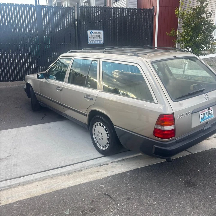 1987 Mercedes-Benz 190E - Image 3 of 15