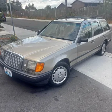 1987 Mercedes-Benz 300 D Sedan 4D