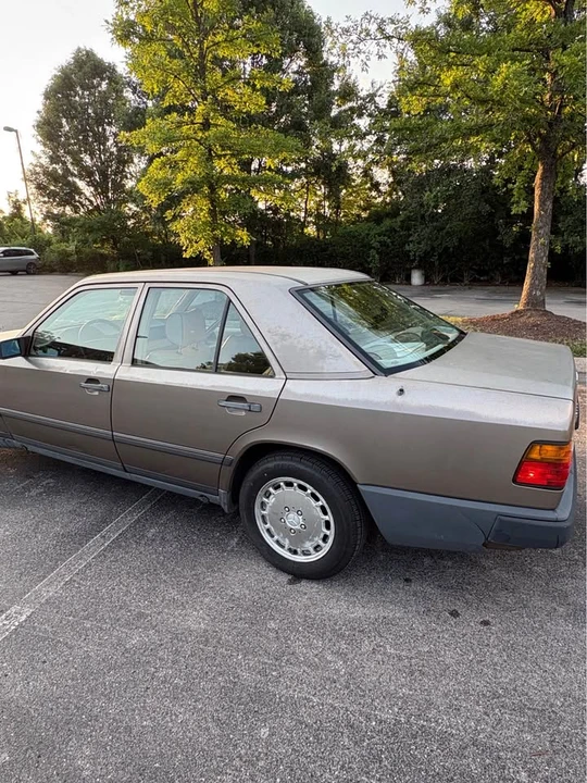 1987 Mercedes-Benz W124 E-Class - Image 7 of 11