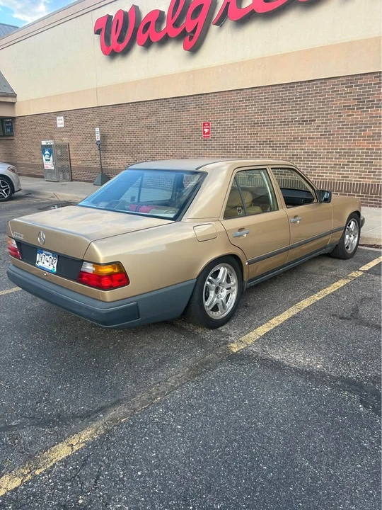 1987 Mercedes-Benz W124 E-Class - Image 4 of 8