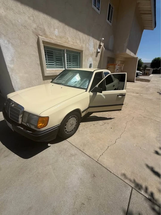 1987 Mercedes-Benz W124 E-Class - Image 2 of 10