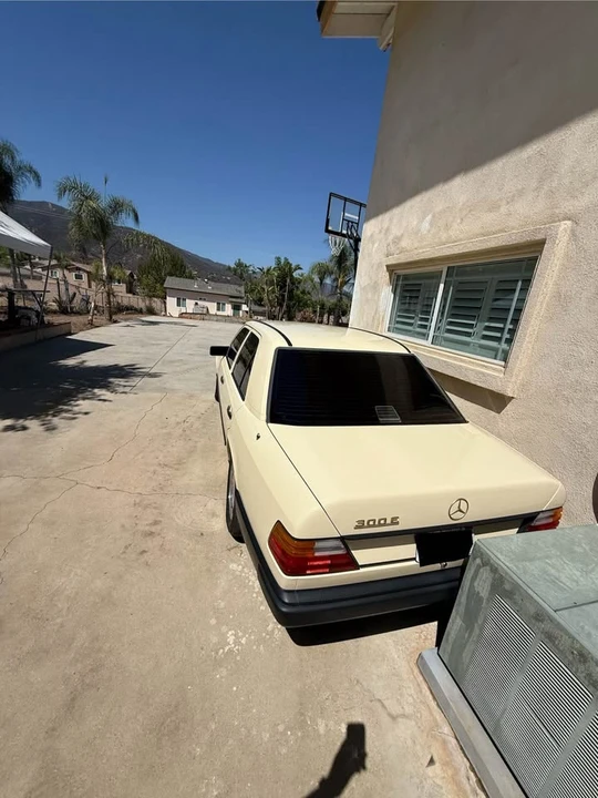 1987 Mercedes-Benz W124 E-Class - Image 5 of 10