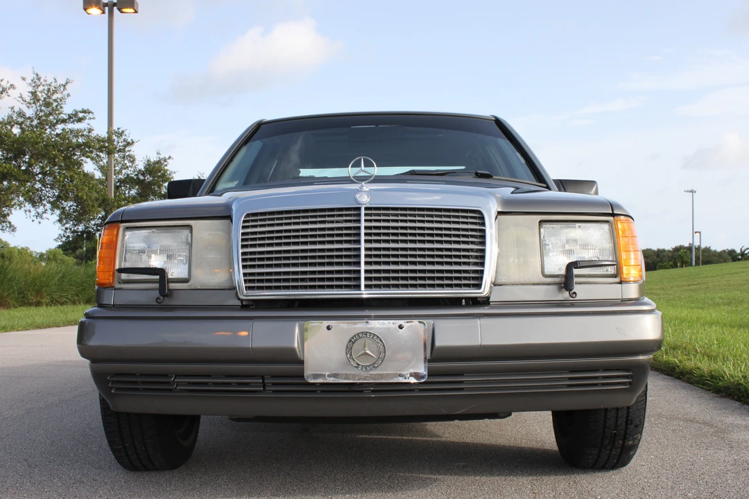 1987 Mercedes-Benz W124 E-Class - Image 11 of 31