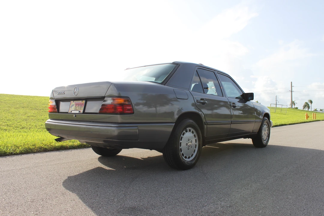 1987 Mercedes-Benz W124 E-Class - Image 14 of 31