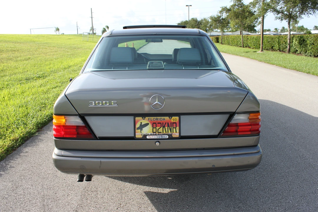 1987 Mercedes-Benz W124 E-Class - Image 15 of 31