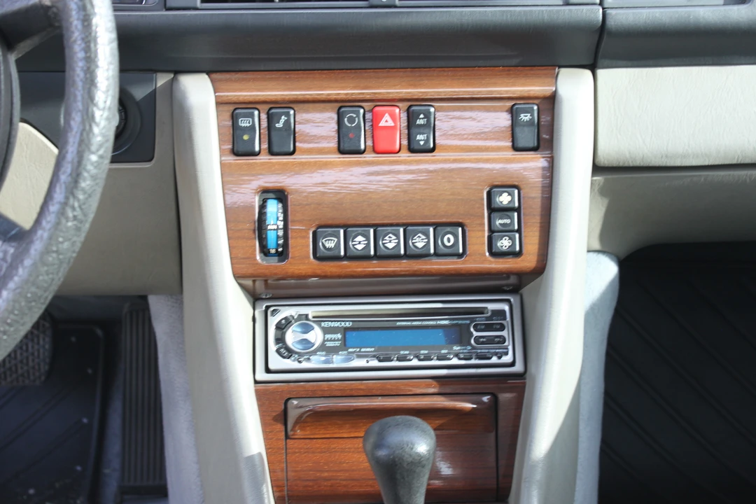 1987 Mercedes-Benz W124 E-Class - Image 29 of 31