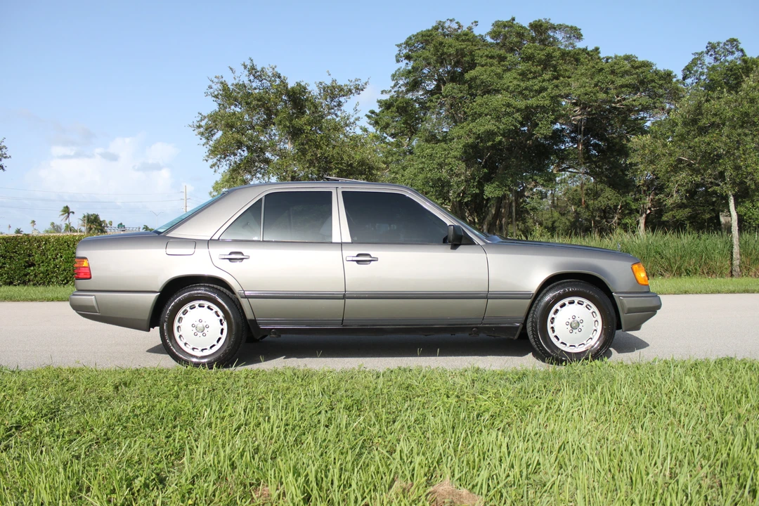 1987 Mercedes-Benz W124 E-Class - Image 3 of 31