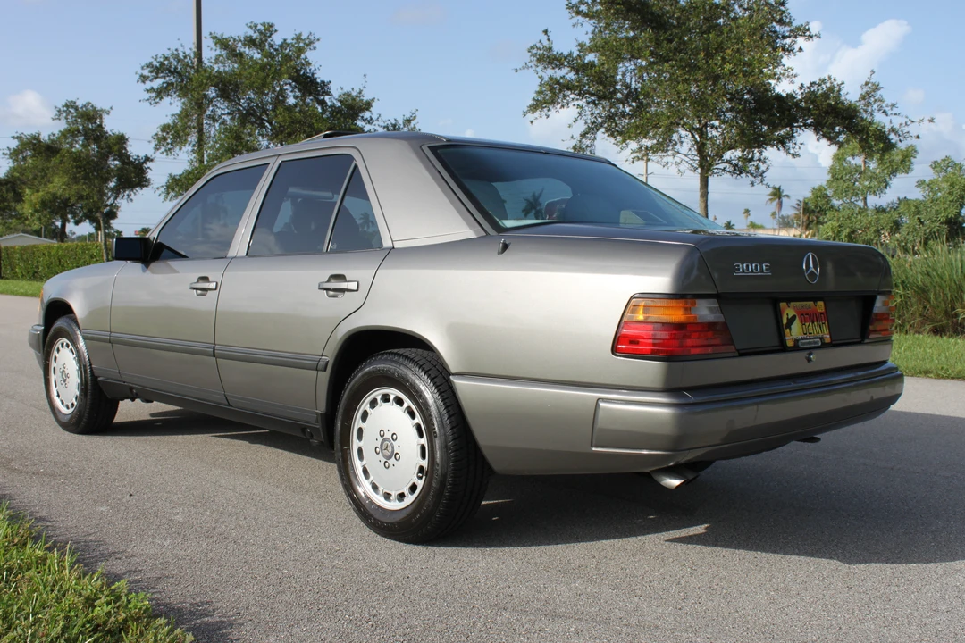 1987 Mercedes-Benz W124 E-Class - Image 9 of 31