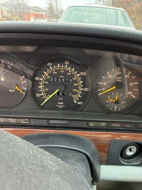 1987 Mercedes-Benz W124 E-Class - Image 2 of 12